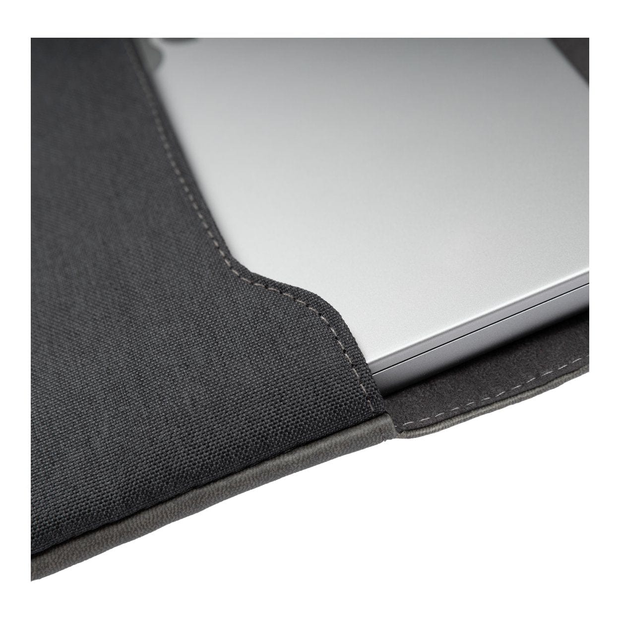 MagEasy MagSleeve 14-inch Notebook Sleeve Black MMB134153BK23 - Image 5