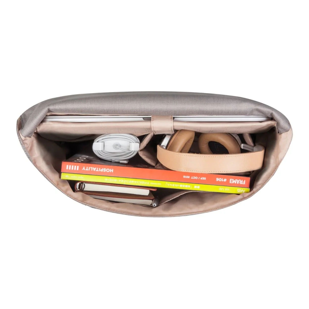 Moshi Aerio 15-inch Notebook Messenger Bag Titanium Grey 99MO082701 - Image 3